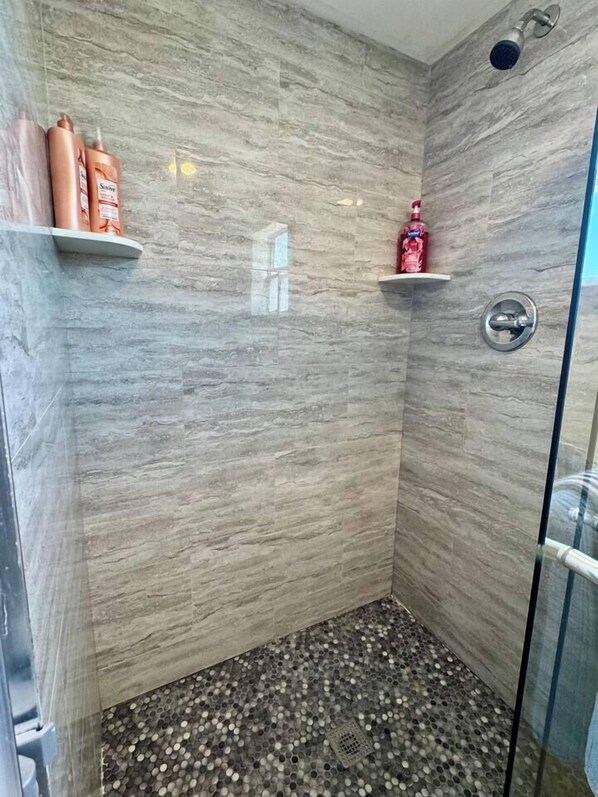 Shower, hair dryer, towels