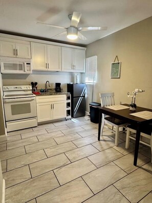 Private kitchen - Beach Mode ON • Near the Beach • Pet Friendly (Clearwater)