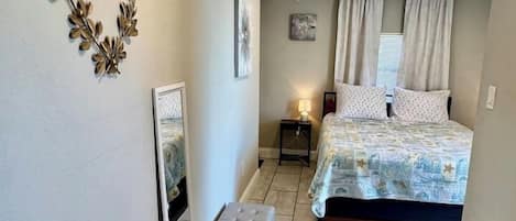 1 bedroom, WiFi, bed sheets