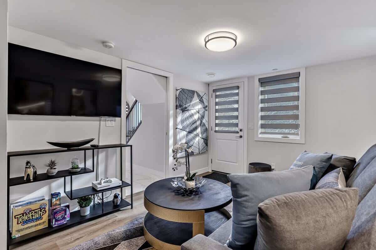 Televisión, chimenea, videojuegos y estéreo 