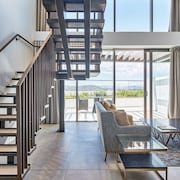 Meriton Suites Canberra