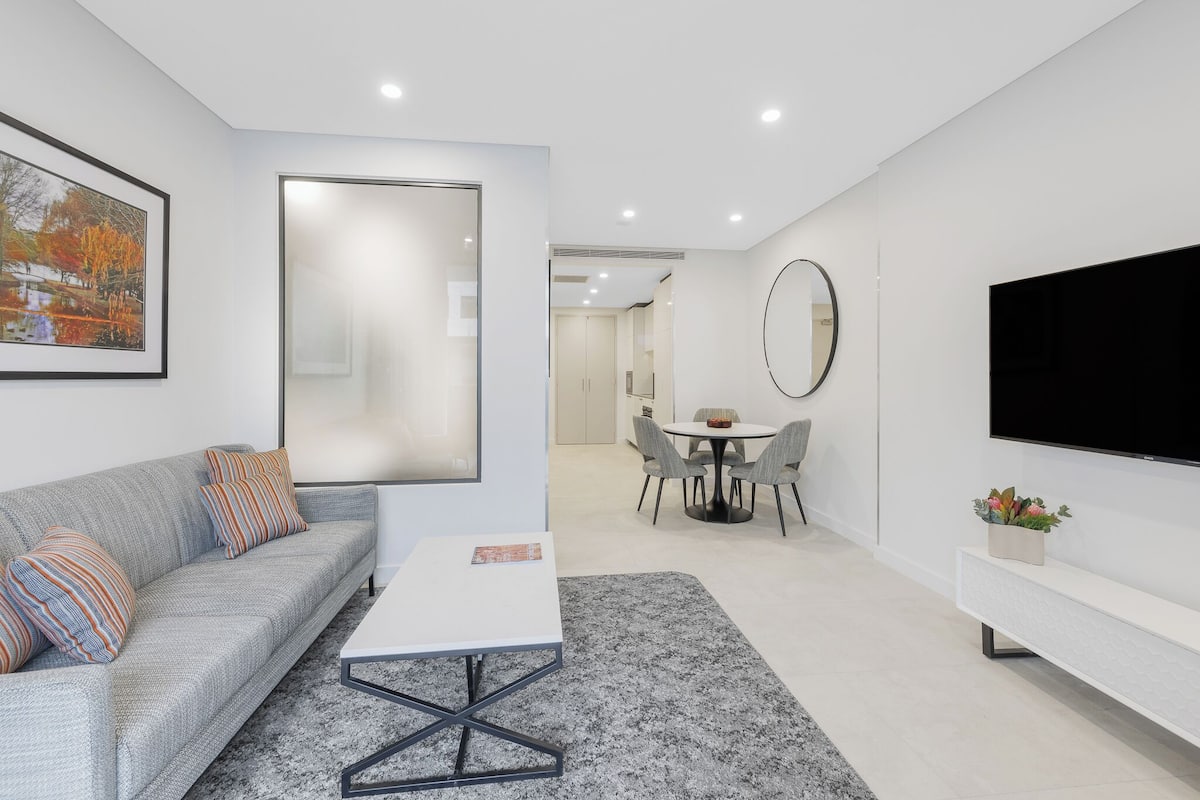 Suite estándar, 1 habitación | Área de sala de estar | Televisión