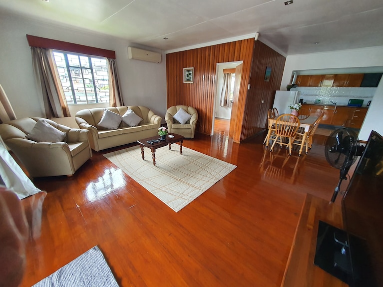 Spacious 4-bdrm Fully Self-contained Wifi, Parking - 수바