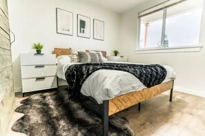 4 bedrooms, desk, iron/ironing board, travel cot