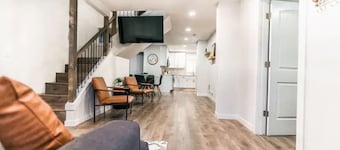 Spacious Downtown 4BD House 8 min from Ruston Way Waterfront!