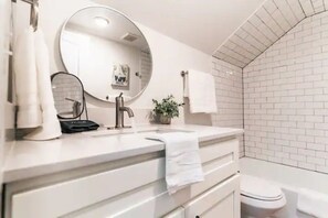 Towels, soap, shampoo, toilet paper