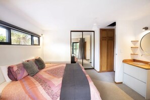 4 bedrooms, WiFi, bed sheets