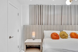 3 bedrooms, desk, iron/ironing board, travel crib