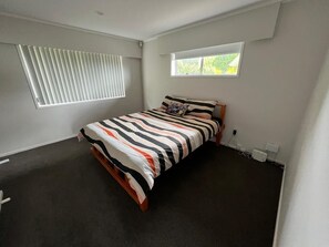 3 chambres, fer et planche à repasser, Wi-Fi gratuit, draps fournis