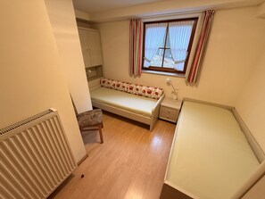 2 soverom, strykejern/-brett, reiseseng for barn og wi-fi (inkludert)