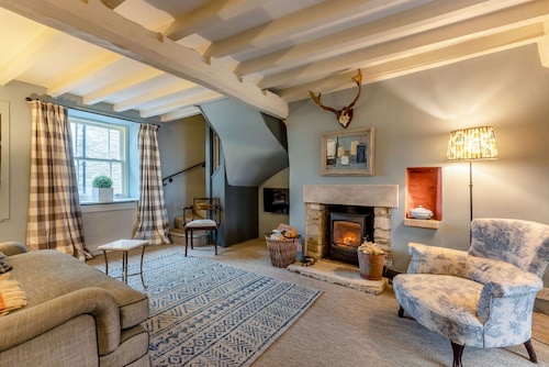 Stylish dog friendly holiday cottage in the Cotswolds - Lilly Bee Cottage
