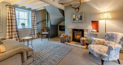 Stylish dog friendly holiday cottage in the Cotswolds - Lilly Bee Cottage