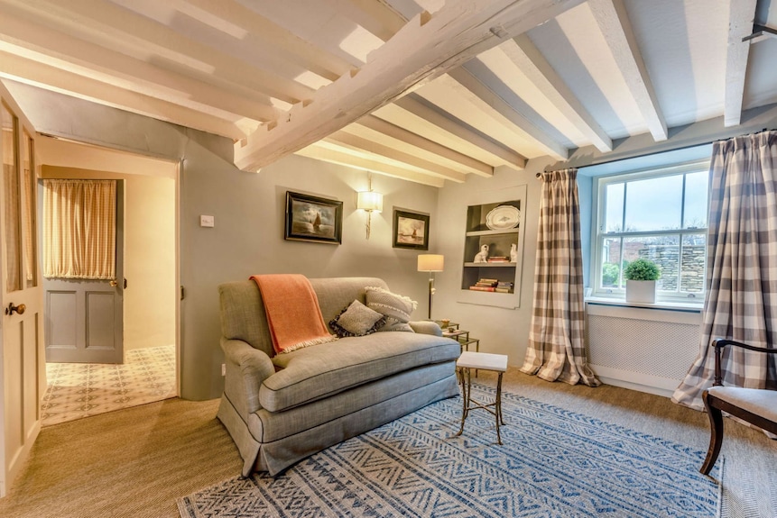Stylish Dog Friendly Holiday Cottage In The Cotswolds - Lilly Bee Cottage - Tetbury
