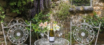 A stunning 17th Century three-storey terraced cottage.