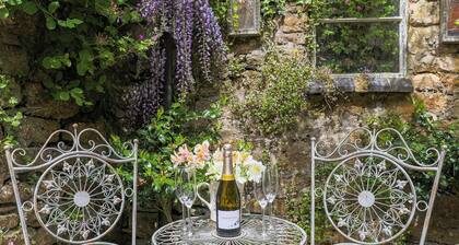 A stunning 17th Century three-storey terraced cottage.