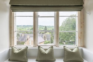 Interior - A stunning 17th Century three-storey terraced cottage. (Moreton-in-Marsh)