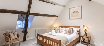 A stunning 17th Century three-storey terraced cottage.
