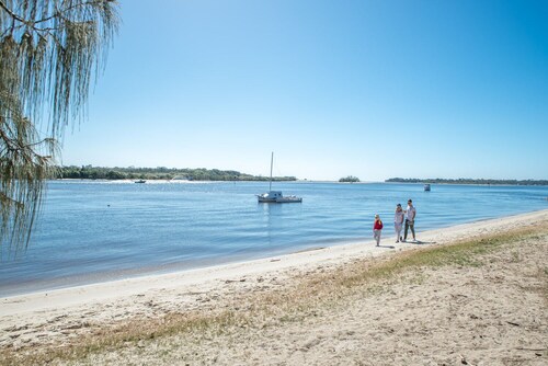 Noosa Lakes Apartment