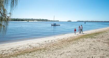 Noosa Lakes Apartment