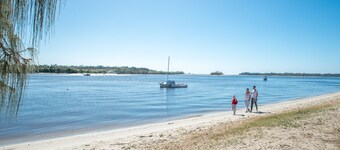 Noosa Lakes Apartment