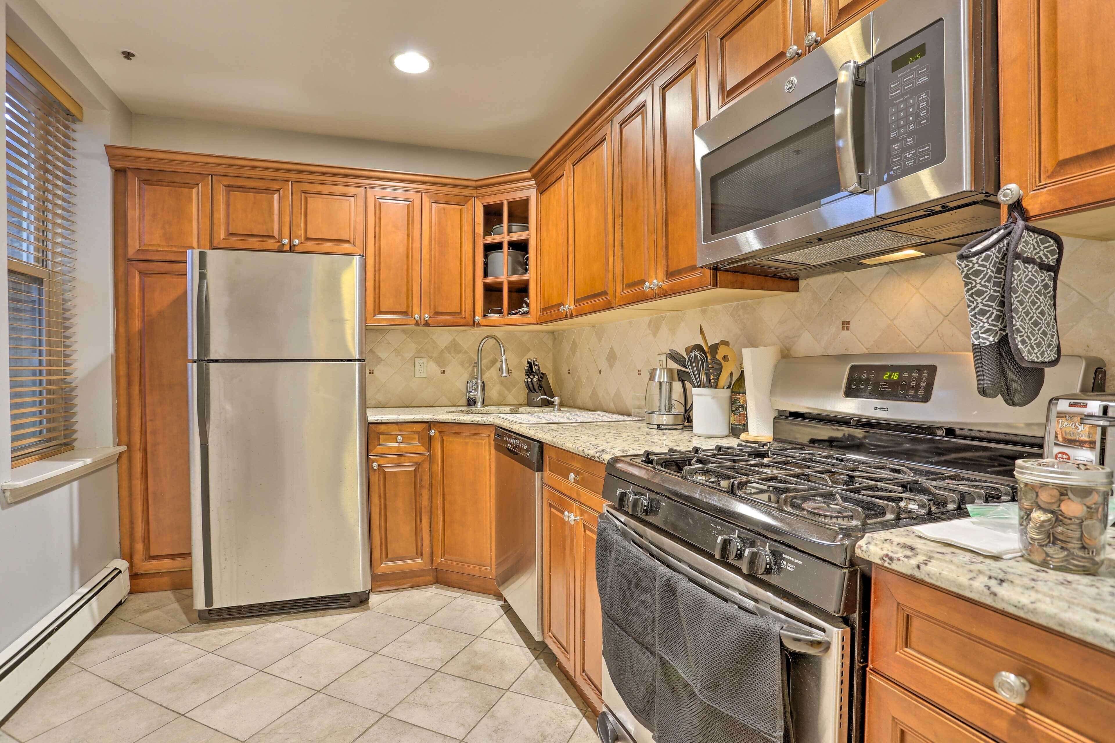 Fridge, microwave, stovetop, coffee/tea maker