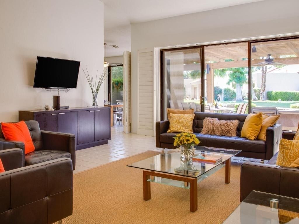 Téléviseur connecté, foyer, lecteur de DVD