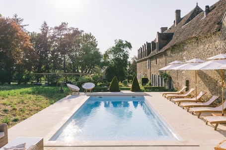 Outdoor pool. Le Prieuré du Preux
