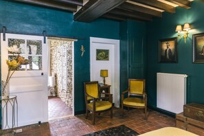 Junior Room, Garden View | Living area | TV - Le Prieuré du Preux  (Sepeaux)