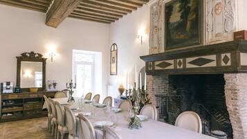 Classic Cottage, Patio, Garden View | Dining room