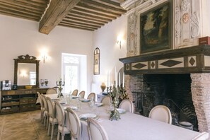 Classic Cottage, Patio, Garden View | Dining room