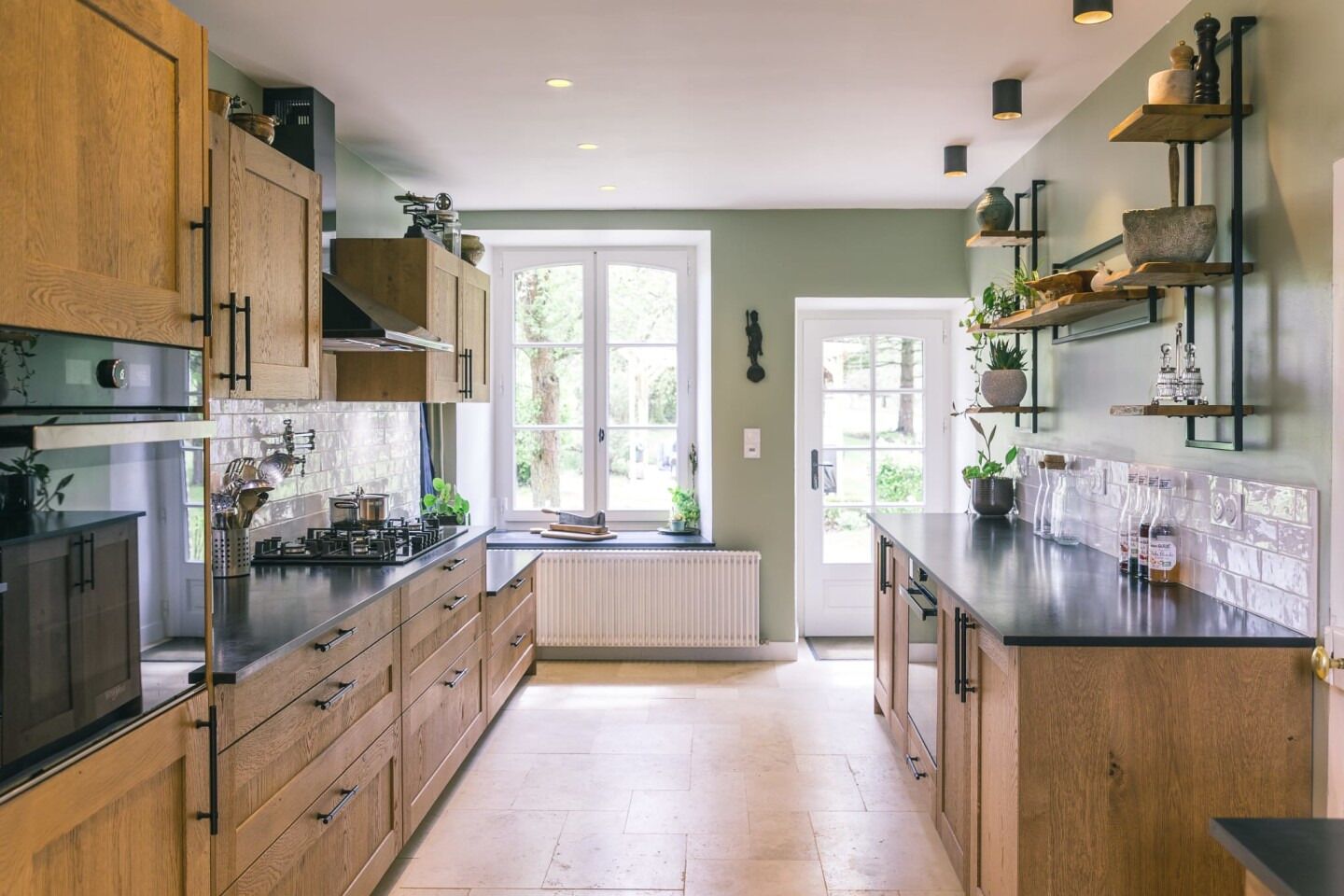 Classic Cottage, Patio, Garden View | Private kitchen