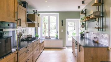 Classic Cottage, Patio, Garden View | Private kitchen