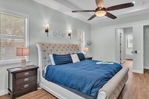 5 bedrooms, desk, iron/ironing board, free WiFi - Luxury Lakeland Retreat | Heated Salt Pool, Outdoor Kitchen & Firepit | Pet-Friendly Yard (Lakeland)