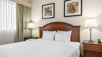 Presidential Suite | In-room safe, desk, blackout drapes, iron/ironing board