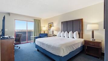 King Suite | In-room safe, desk, blackout curtains, iron/ironing board