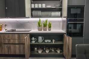 Refrigerador, microondas, horno y lavavajillas 