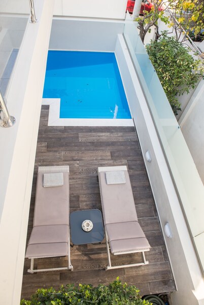 Palmyra Athens -Luxury Greek villa - just 5 min from the beach