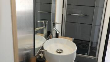 Een douche, een haardroger