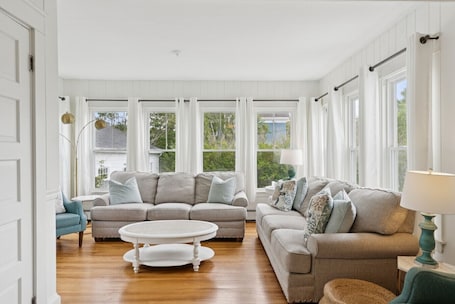 Smart TV. Across the road from Pemaquid Beach — 4-bedroom 19th-century Maine home
