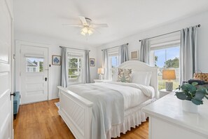 4 bedrooms, desk, iron/ironing board, travel crib - Laughton House @ Pemaquid Beach (Bristol)