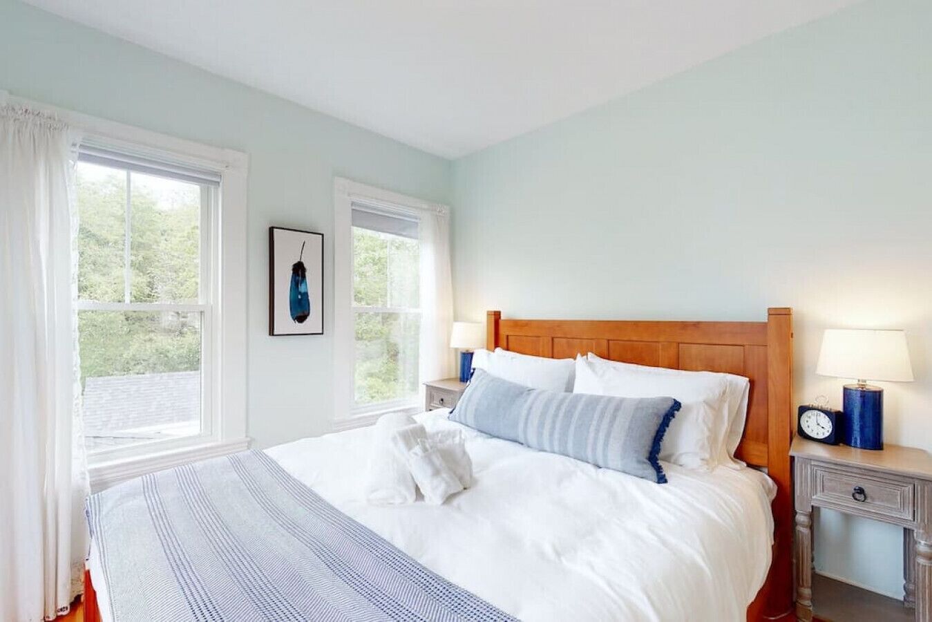 4 bedrooms, desk, iron/ironing board, travel cot