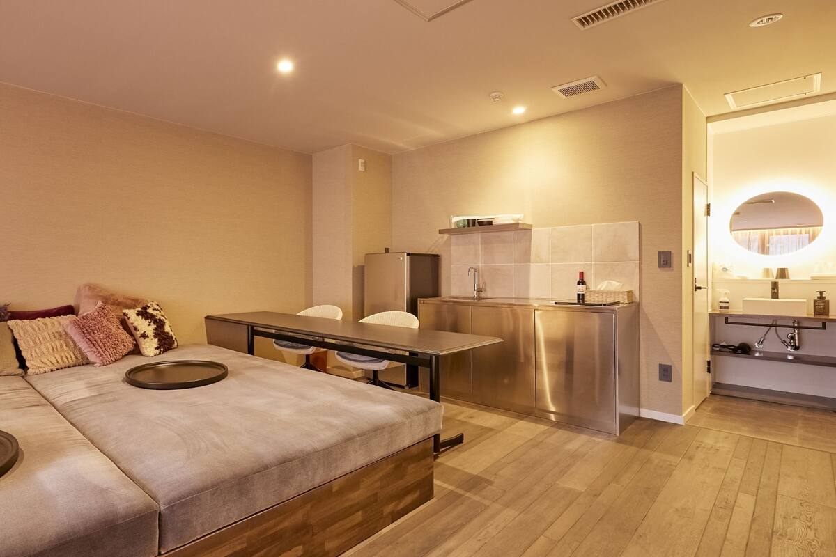 In-room safe, free WiFi, bed sheets
