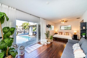 Room - Blue Marlin - WATERFRONT Family-Style resort+1mi Beach+private HTD POOL/SPA (Pompano Beach)