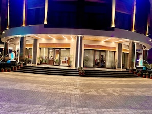 Free valet parking - Regenta Place Chandigarh Mohali (Mohali)