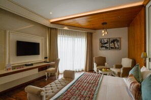 Chambre Prestige, balcon | Minibar, coffre-fort, bureau