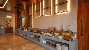 Se ofrece un desayuno continental (1000 INR por persona)
