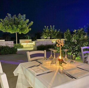 تناول الطعام بالخارج