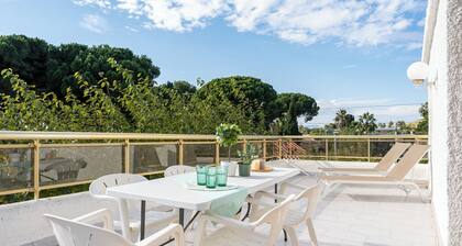 Villa 30 m from the beach Cambrils with Sea View, Wi-Fi, Terraces & Garden