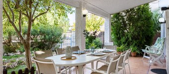 Villa 30 m from Cambrils Beach with Sea Views, Wi-Fi, Terraces and Garden