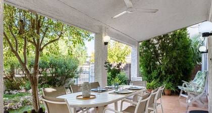 Villa 30 m from Cambrils Beach with Sea Views, Wi-Fi, Terraces and Garden